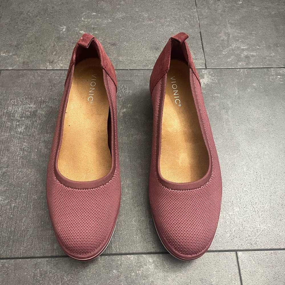 Vionic Women's Mauve Slip-On Flats